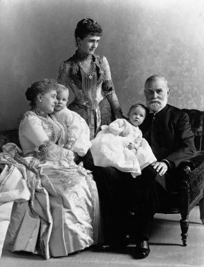 1899, Washington, DC, USA --- Caroline Harrison and Relatives --- Image by © CORBIS